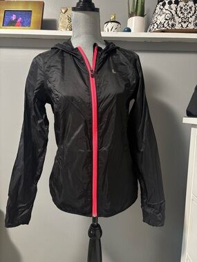 Lole Lightweight Black Windbreaker Jacket with Pink Zip